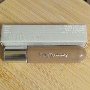 r.e.m.beauty On Your Collar Plumping Lipgloss -